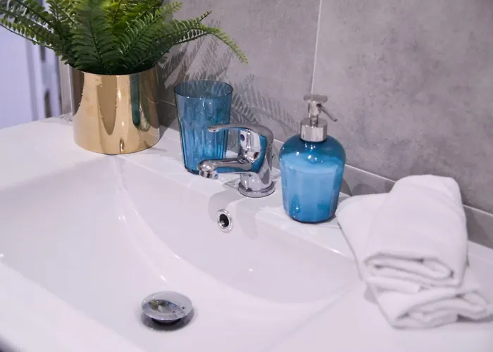 Vatican Miro Holidays רומא